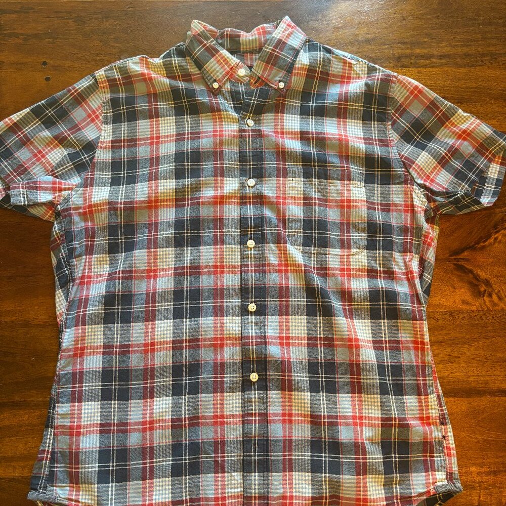 J.Crew Men’s Short Sleeve Button-Up Shirt – Size Medium